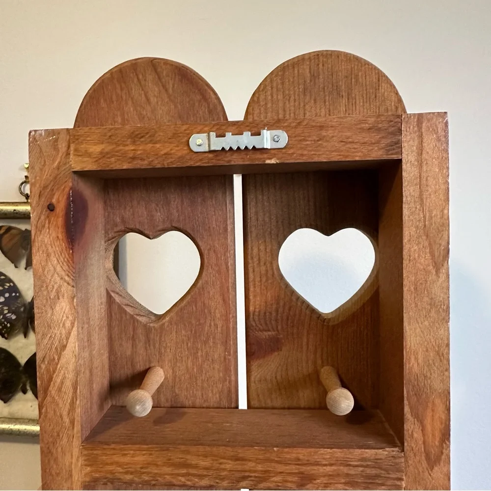 Vintage Wooden Heart Motif Double Door Wall Shelf Brown Cottagecore Grandmacore - Picture 7 of 8